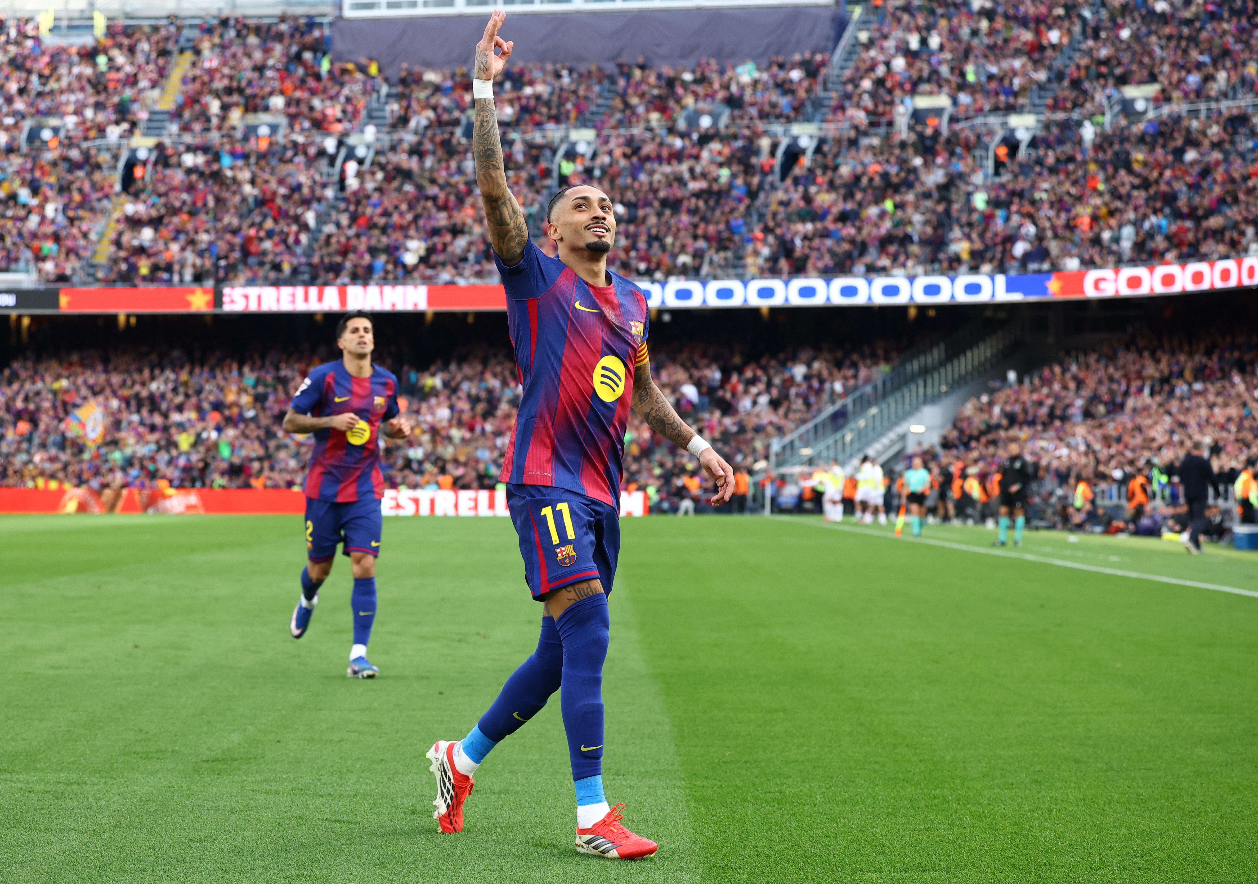 九游体育-世体：巴萨与巴西队医沟通，已经谈到拉菲尼亚可能存在肌肉损伤